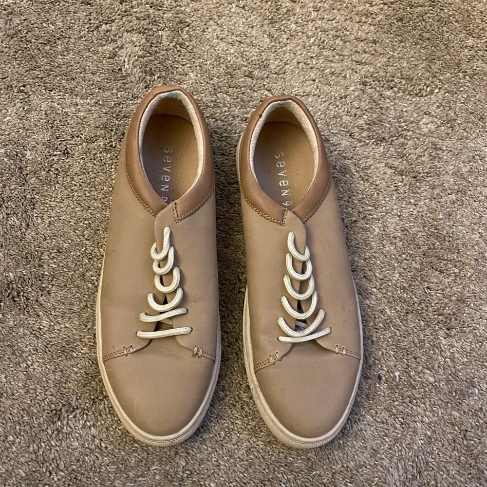 Nude Classic Sneakers